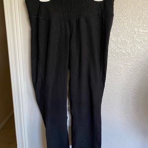 Black capris leggings